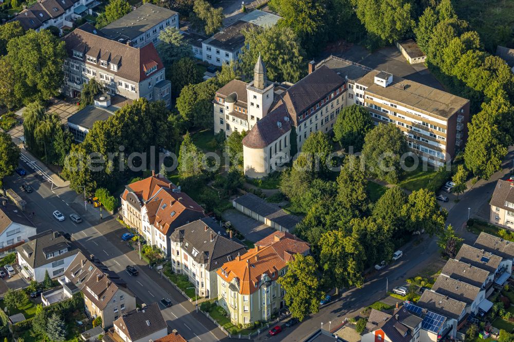 Aerial photograph Werl - Tourist attraction and sightseeing Ehemaliges Konvikt Werl on street Mellinstrasse in Werl at Ruhrgebiet in the state North Rhine-Westphalia, Germany