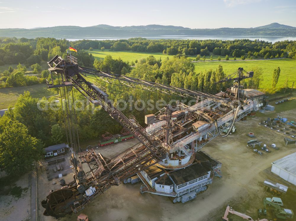 Aerial image Hagenwerder - Tourist attraction and sight Bucket wheel excavator 1452, a decommissioned bucket wheel excavator from VEB Schwermaschinenbau Lauchhammerwerk for brown coal mining on Berzdorfer Strasse in Hagenwerder in the state of Saxony, Germany