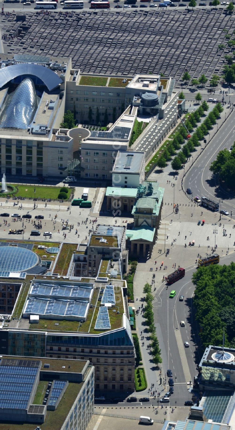 Aerial image Berlin - View of the Brandenburg Gate in Berlin at the Pariser Platz in Berlin