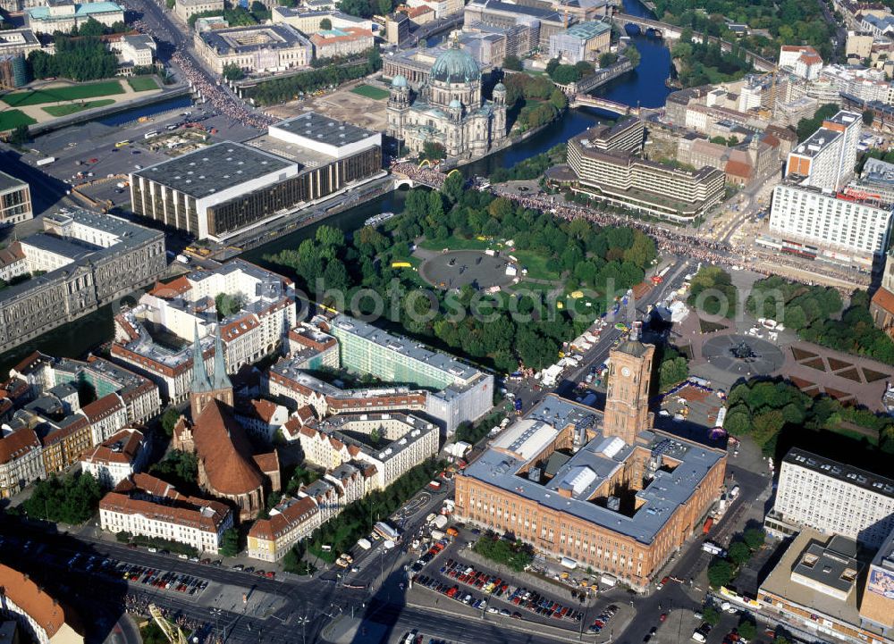 Aerial image Berlin Mitte - Stadtteilansicht von Berlin-Mitte mit verschiedenen Sehenswürdigkeiten, wie dem Nikolaiviertel und der Nikolaikirche, dem Roten Rathaus, das Marx-Engels-Forum, dem Palast der Republik, dem Berliner Dom usw. View of the borough Berlin-Mitte with many sights.