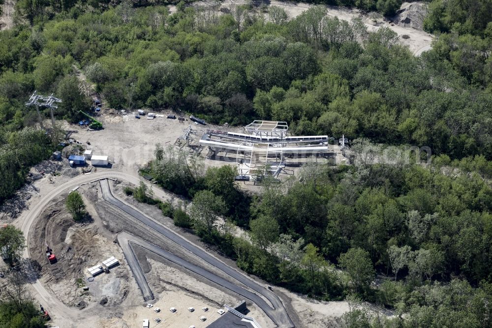 Aerial image Berlin - Cable car station and construction works on Kienberg hill on the premises of the IGA 2017 in the district of Marzahn-Hellersdorf in Berlin, Germany. The station and stop is part of a panoramic cable car route connecting the western and eastern entrance of the IGA garden show premises