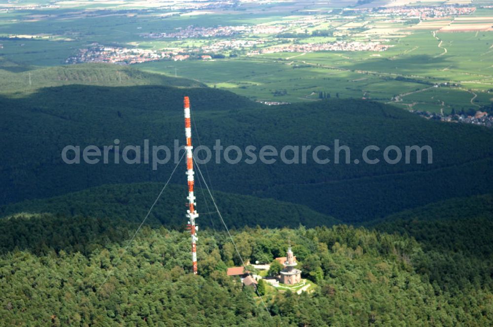 Neustadt an der Weinstrasse from the bird's eye view: Blick auf den Funkturmumsetzer der Deutschen Telekom auf einen Gebirgsmassiv nördlich des Stadtgebietes. Der Sendemast wurde durch die Firma Werner Diener GmbH & Co. Industrieanstrich KG (