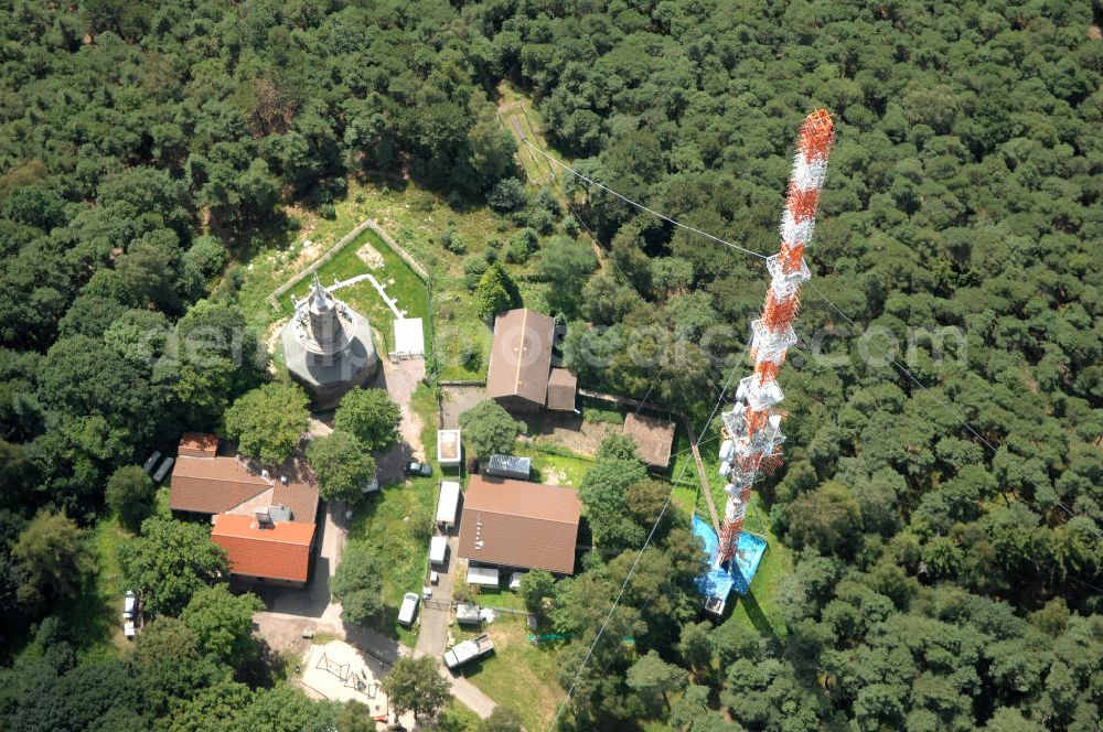 Neustadt an der Weinstrasse from the bird's eye view: Blick auf den Funkturmumsetzer der Deutschen Telekom auf einen Gebirgsmassiv nördlich des Stadtgebietes. Der Sendemast wurde durch die Firma Werner Diener GmbH & Co. Industrieanstrich KG (