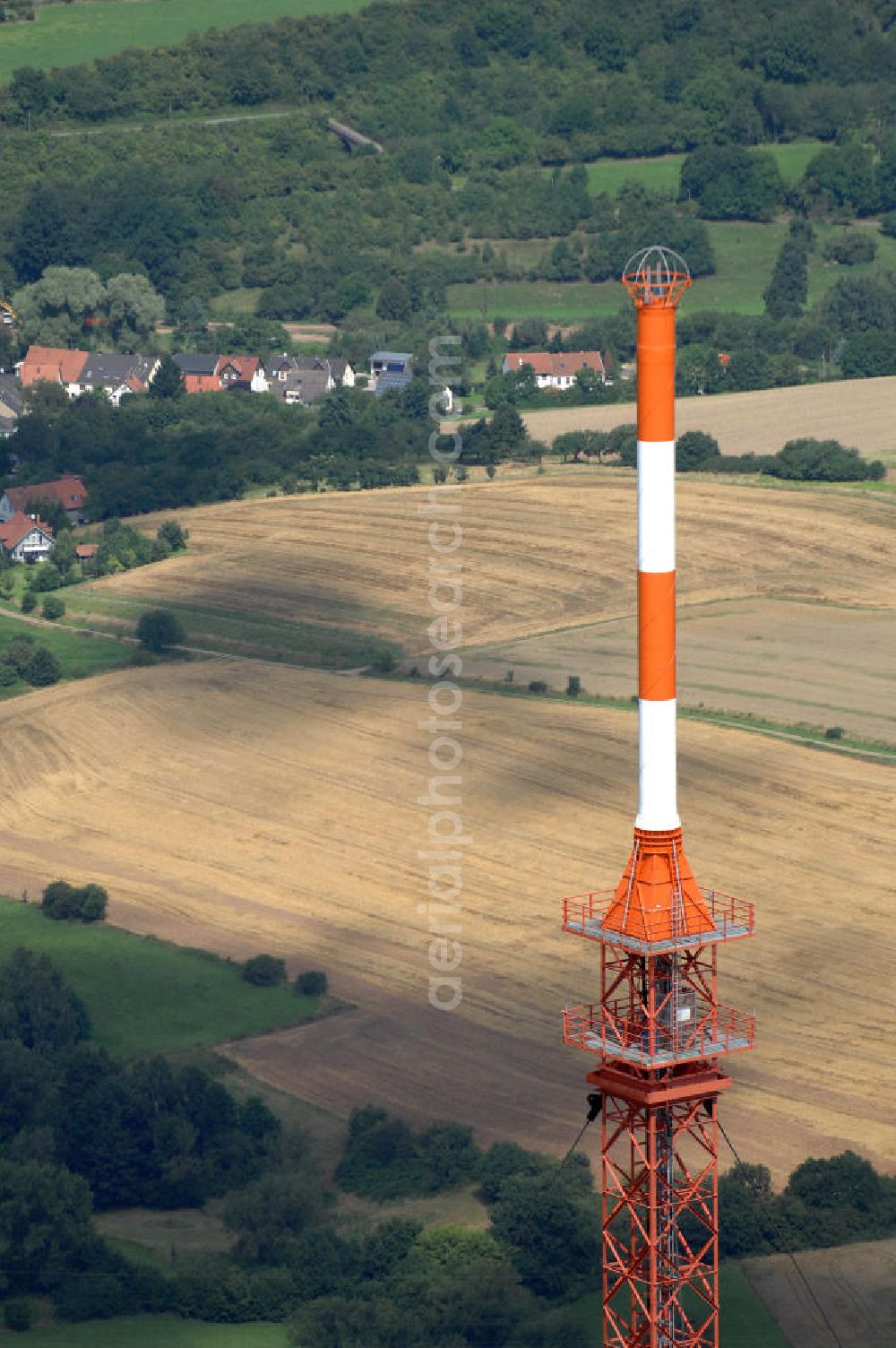 Riegelsberg from the bird's eye view: Blick auf den Sender Riegelsberg. Der Sender am Riegelsberg ist eine Anlage der Media und Broadcast GmbH in der Nähe von Riegelsberg im Saarland. Der Sender verwendet als Antennenträger einen 287 m hohen abgespannten Stahlfachwerkmast mit quadratischem Querschnitt. Der Sendemast des Senders Riegelsberg ist das höchste Bauwerk im Saarland. Kontakt Media und Broadcast GmbH: Tel. +49(0)761 59014 234, Email: