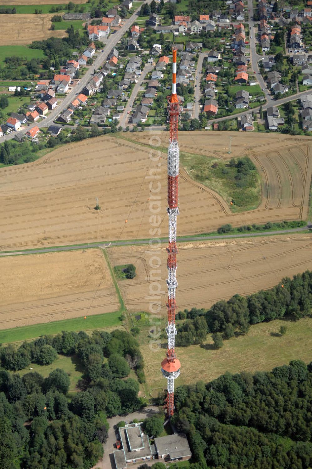 Aerial image Riegelsberg - Blick auf den Sender Riegelsberg. Der Sender am Riegelsberg ist eine Anlage der Media und Broadcast GmbH in der Nähe von Riegelsberg im Saarland. Der Sender verwendet als Antennenträger einen 287 m hohen abgespannten Stahlfachwerkmast mit quadratischem Querschnitt. Der Sendemast des Senders Riegelsberg ist das höchste Bauwerk im Saarland. Kontakt Media und Broadcast GmbH: Tel. +49(0)761 59014 234, Email: