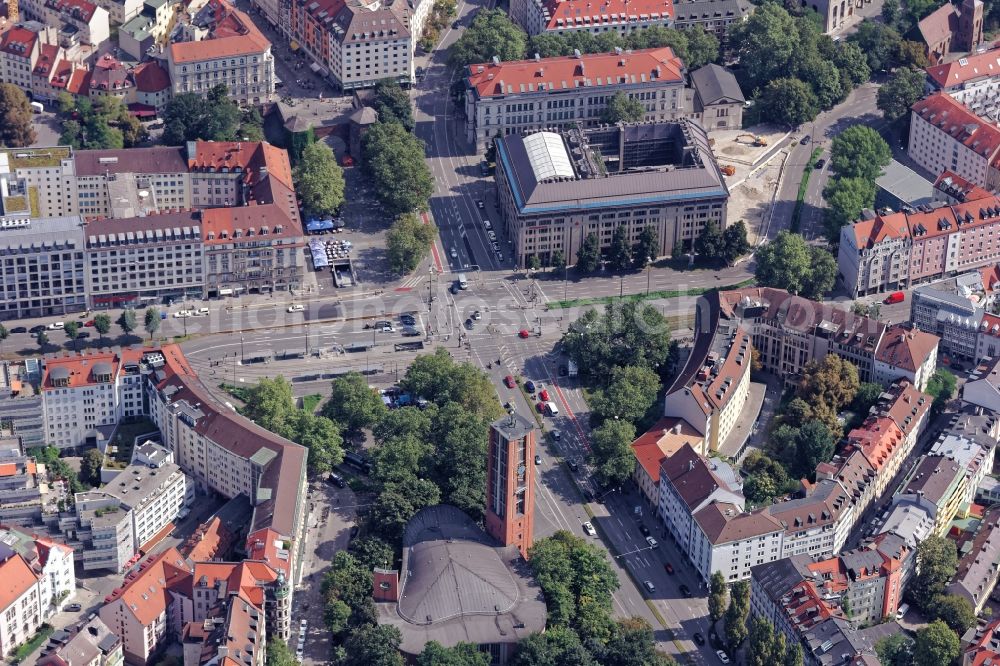 München from the bird's eye view: Ensemble space Sendlinger- Tor- Platz in the inner city center in Munich in the state Bavaria