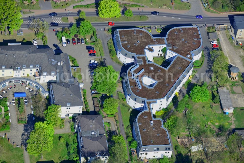 Fredersdorf-Vogelsdorf from above - Home for the Elderly Katharinenhof in the Castle Park of Fredersdorf-Vogelsdorf in the state Brandenburg. The care facilities are surrounded by trees and treen areas, located next to the distinct residential building