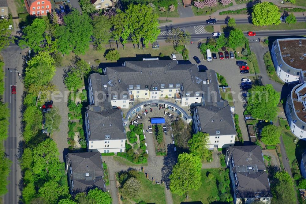 Aerial image Fredersdorf-Vogelsdorf - Home for the Elderly Katharinenhof in the Castle Park of Fredersdorf-Vogelsdorf in the state Brandenburg. The care facilities are surrounded by trees and treen areas, located next to the distinct residential building