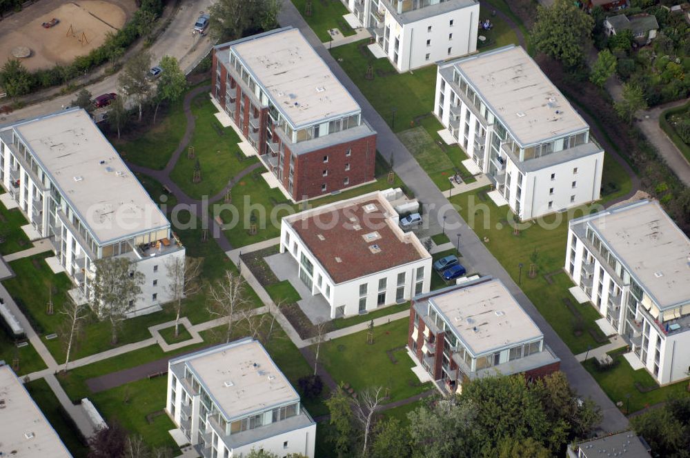 Aerial photograph Berlin - Blick auf das Seniorenwohnheim St. Teresa des petruswerk Katholische Wohnungsbau- und Siedlungsgesellschaft mbH an der Götzstraße 65 Ecke Felixstraße in 1299 Berlin - Tempelhof. Ansprechpartner Herr Han-Jörg Schmidt Tel.: 03081070745 schmidt@petruswerk.de