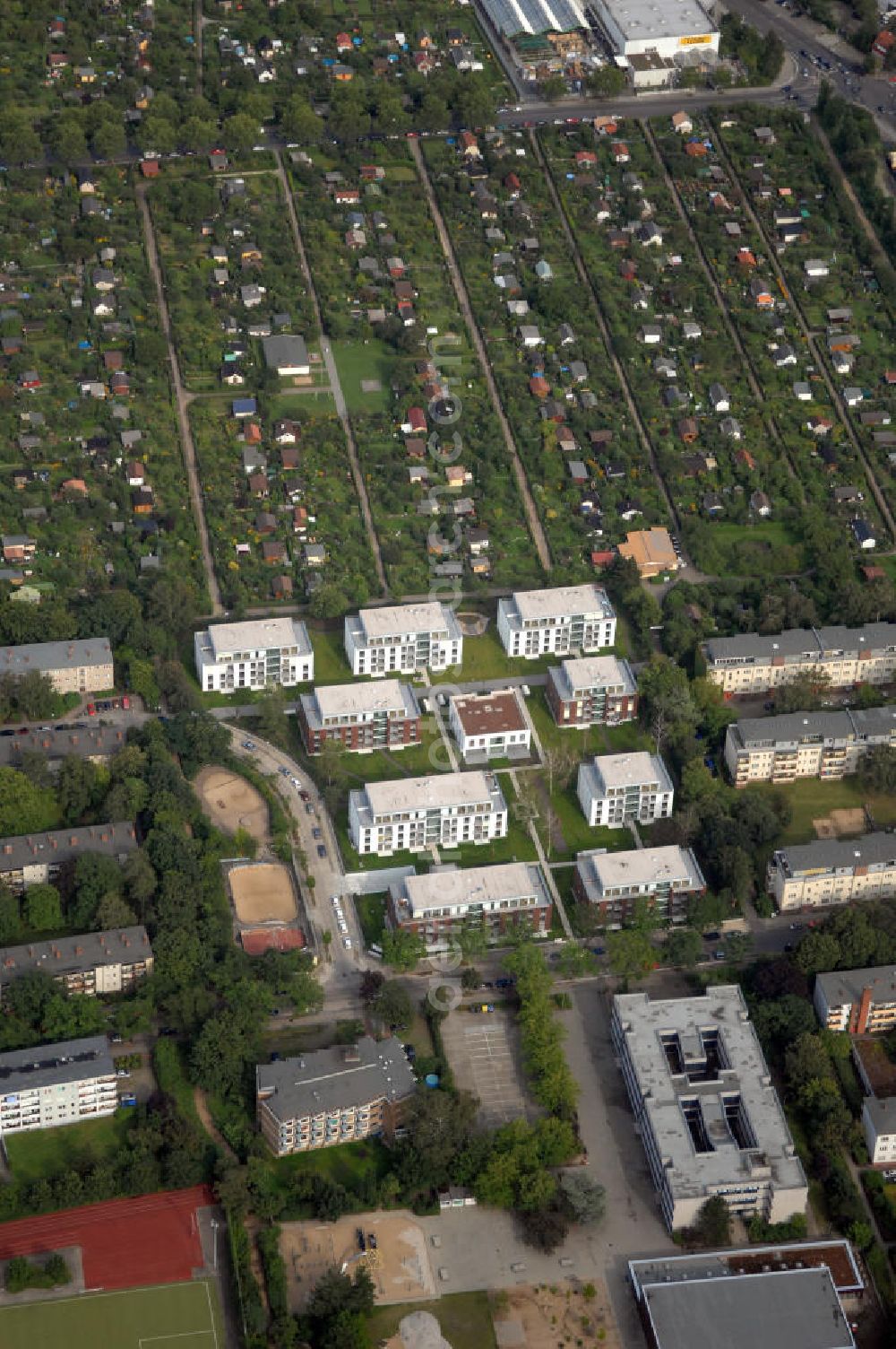 Aerial photograph Berlin - Blick auf das Seniorenwohnheim St. Teresa des petruswerk Katholische Wohnungsbau- und Siedlungsgesellschaft mbH an der Götzstraße 65 Ecke Felixstraße in 1299 Berlin - Tempelhof. Ansprechpartner Herr Han-Jörg Schmidt Tel.: 03081070745 schmidt@petruswerk.de