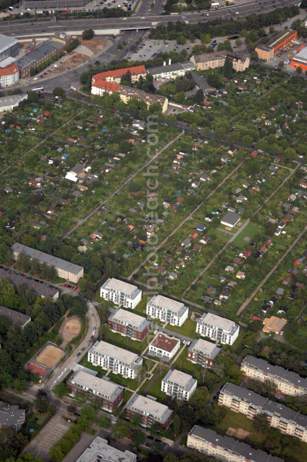 Aerial photograph Berlin - Blick auf das Seniorenwohnheim St. Teresa des petruswerk Katholische Wohnungsbau- und Siedlungsgesellschaft mbH an der Götzstraße 65 Ecke Felixstraße in 1299 Berlin - Tempelhof. Ansprechpartner Herr Han-Jörg Schmidt Tel.: 03081070745 schmidt@petruswerk.de