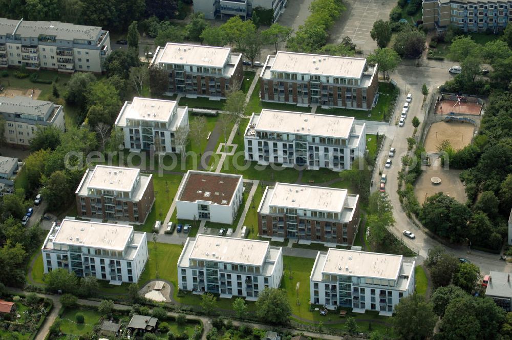 Berlin from the bird's eye view: Blick auf das Seniorenwohnheim St. Teresa des petruswerk Katholische Wohnungsbau- und Siedlungsgesellschaft mbH an der Götzstraße 65 Ecke Felixstraße in 1299 Berlin - Tempelhof. Ansprechpartner Herr Han-Jörg Schmidt Tel.: 03081070745 schmidt@petruswerk.de