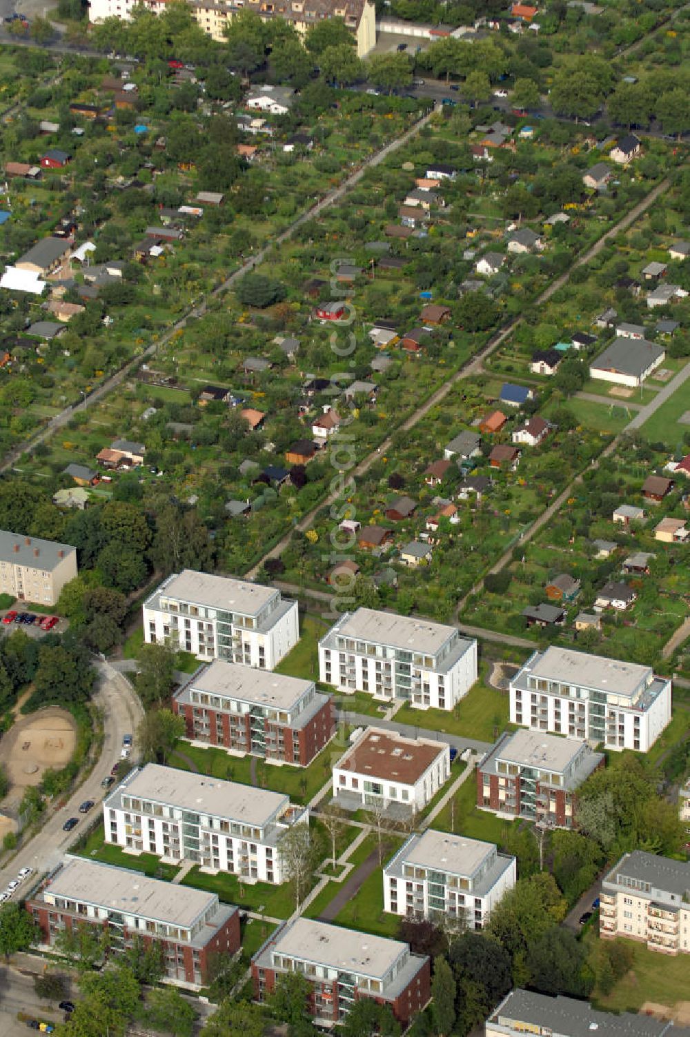 Aerial image Berlin - Blick auf das Seniorenwohnheim St. Teresa des petruswerk Katholische Wohnungsbau- und Siedlungsgesellschaft mbH an der Götzstraße 65 Ecke Felixstraße in 1299 Berlin - Tempelhof. Ansprechpartner Herr Han-Jörg Schmidt Tel.: 03081070745 schmidt@petruswerk.de