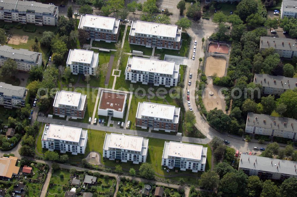 Berlin from the bird's eye view: Blick auf das Seniorenwohnheim St. Teresa des petruswerk Katholische Wohnungsbau- und Siedlungsgesellschaft mbH an der Götzstraße 65 Ecke Felixstraße in 1299 Berlin - Tempelhof. Ansprechpartner Herr Han-Jörg Schmidt Tel.: 03081070745 schmidt@petruswerk.de