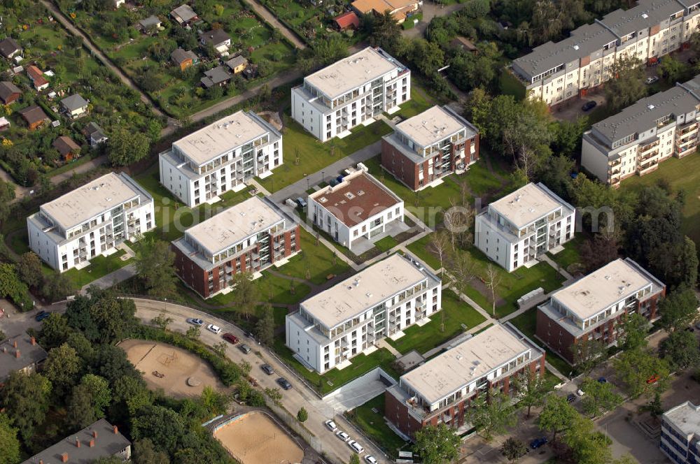 Berlin from above - Blick auf das Seniorenwohnheim St. Teresa des petruswerk Katholische Wohnungsbau- und Siedlungsgesellschaft mbH an der Götzstraße 65 Ecke Felixstraße in 1299 Berlin - Tempelhof. Ansprechpartner Herr Han-Jörg Schmidt Tel.: 03081070745 schmidt@petruswerk.de