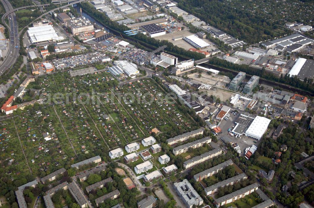 Berlin from the bird's eye view: Blick auf das Seniorenwohnheim St. Teresa des petruswerk Katholische Wohnungsbau- und Siedlungsgesellschaft mbH an der Götzstraße 65 Ecke Felixstraße in 1299 Berlin - Tempelhof. Ansprechpartner Herr Han-Jörg Schmidt Tel.: 03081070745 schmidt@petruswerk.de