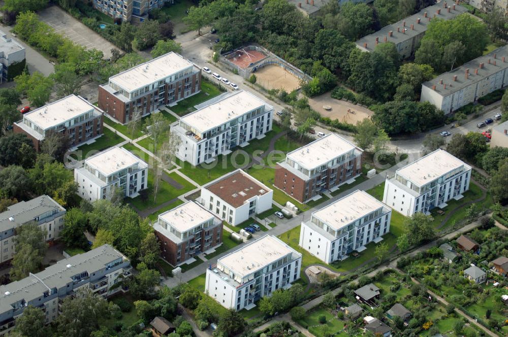 Aerial image Berlin - Blick auf das Seniorenwohnheim St. Teresa des petruswerk Katholische Wohnungsbau- und Siedlungsgesellschaft mbH an der Götzstraße 65 Ecke Felixstraße in 1299 Berlin - Tempelhof. Ansprechpartner Herr Han-Jörg Schmidt Tel.: 03081070745 schmidt@petruswerk.de