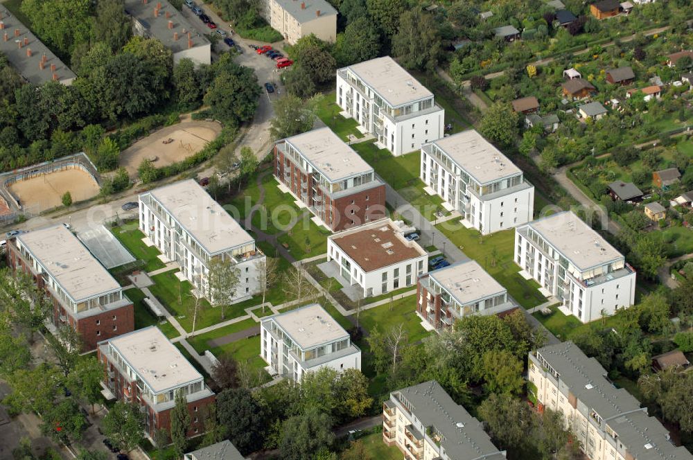 Aerial photograph Berlin - Blick auf das Seniorenwohnheim St. Teresa des petruswerk Katholische Wohnungsbau- und Siedlungsgesellschaft mbH an der Götzstraße 65 Ecke Felixstraße in 1299 Berlin - Tempelhof. Ansprechpartner Herr Han-Jörg Schmidt Tel.: 03081070745 schmidt@petruswerk.de