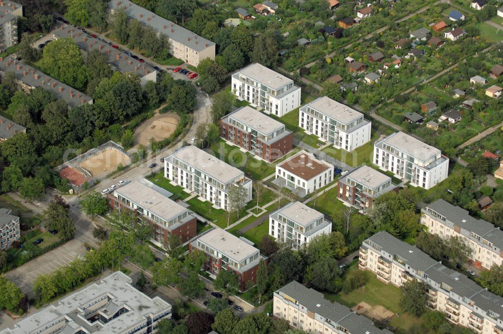 Aerial image Berlin - Blick auf das Seniorenwohnheim St. Teresa des petruswerk Katholische Wohnungsbau- und Siedlungsgesellschaft mbH an der Götzstraße 65 Ecke Felixstraße in 1299 Berlin - Tempelhof. Ansprechpartner Herr Han-Jörg Schmidt Tel.: 03081070745 schmidt@petruswerk.de