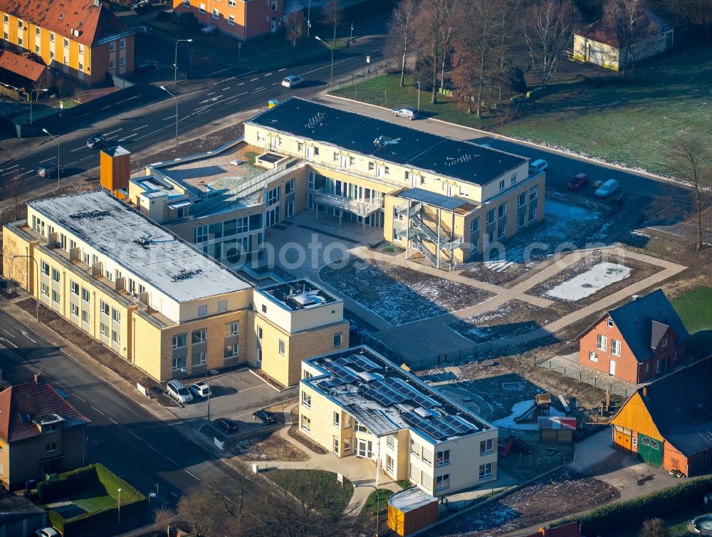 Hamm from the bird's eye view: Building of Senior Citizens' Center St. Josef under the aegis of Seniorenheim St. Stephanus gGmbH in Hamm with the catholic day care center St. Josef in the foreground in the state North Rhine-Westphalia