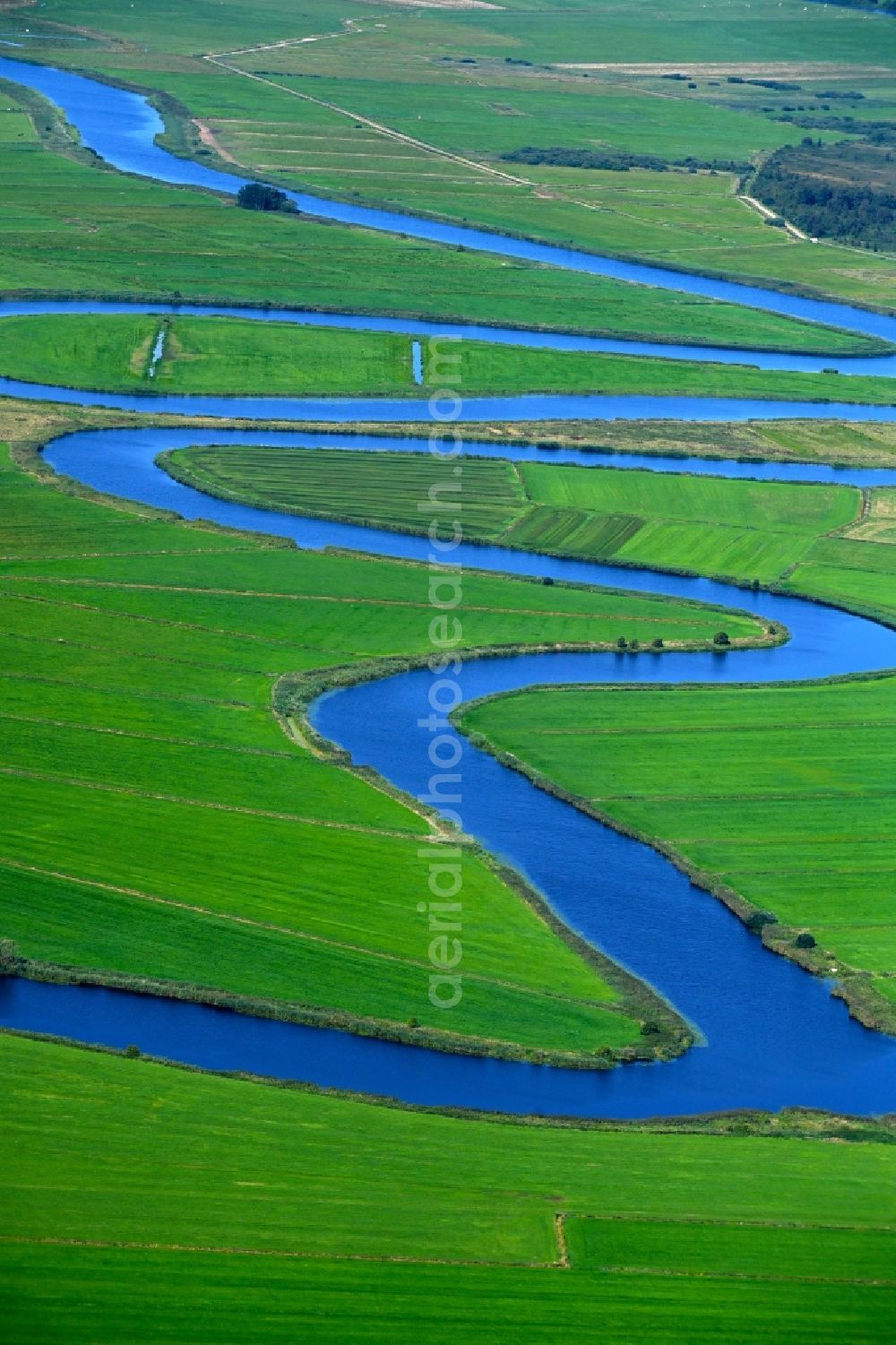 Meggerdorf from the bird's eye view: Meandering, serpentine curve of river Alte Sorge in Meggerdorf in the state Schleswig-Holstein, Germany