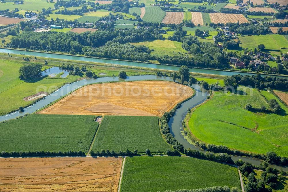 Aerial image Werne - Serpentine curve of a river der Lippe in den Wiesenauen Lippemaean der in Werne in the state North Rhine-Westphalia