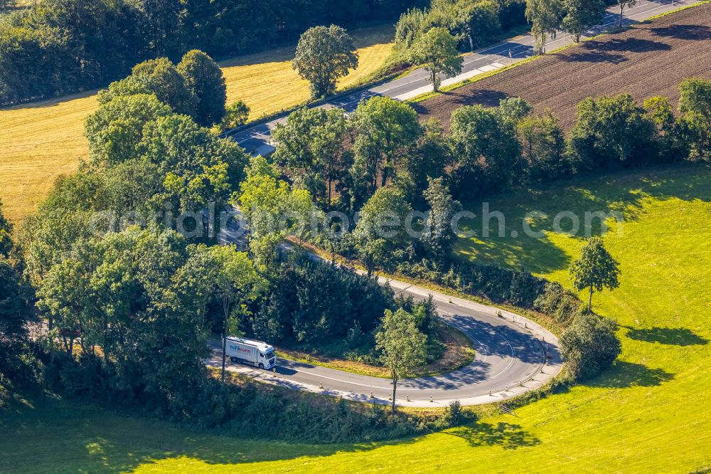 Aerial photograph Velbert - Serpentine-shaped curve of a road guide of Kuhlendahler Strasse in the district Neviges in Velbert in the state North Rhine-Westphalia, Germany