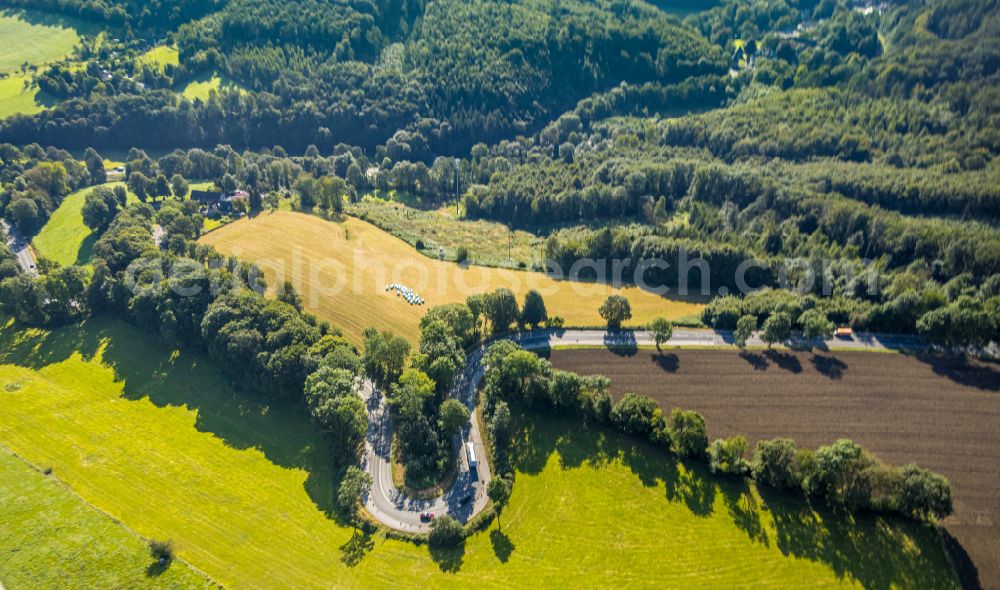 Velbert from the bird's eye view: Serpentine-shaped curve of a road guide of Kuhlendahler Strasse in the district Neviges in Velbert in the state North Rhine-Westphalia, Germany