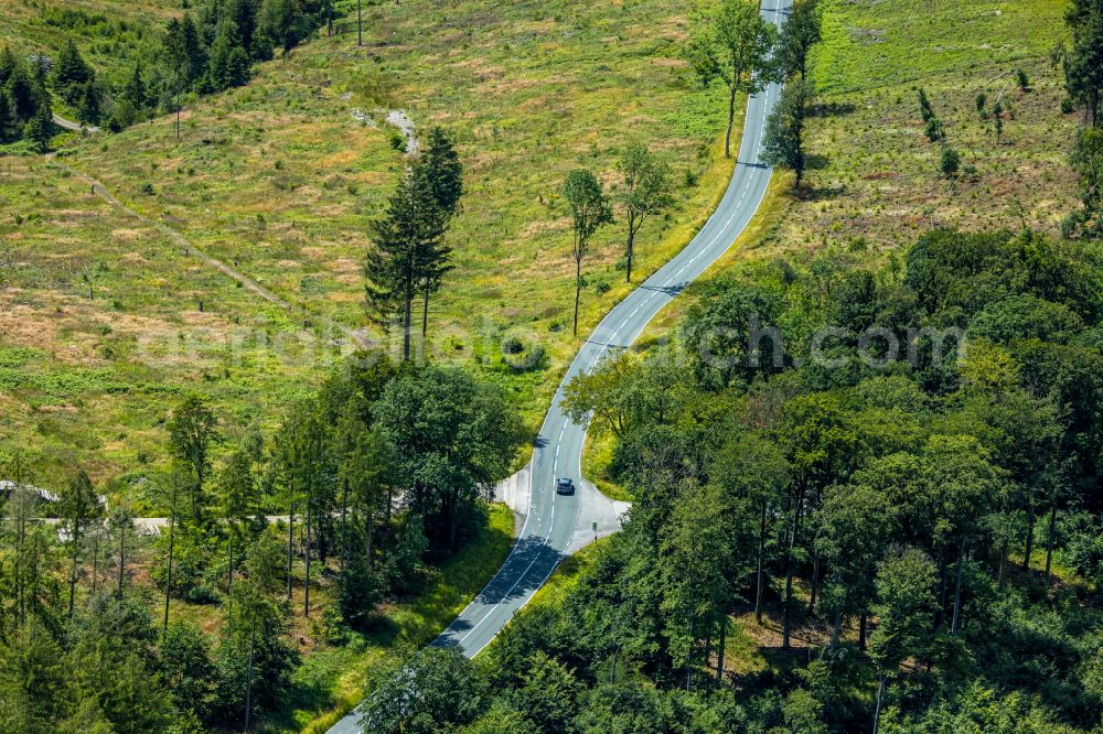 Sundern (Sauerland) from the bird's eye view: Serpentine-shaped curve of a road guide of country road L839 in Sundern (Sauerland) in the state North Rhine-Westphalia, Germany