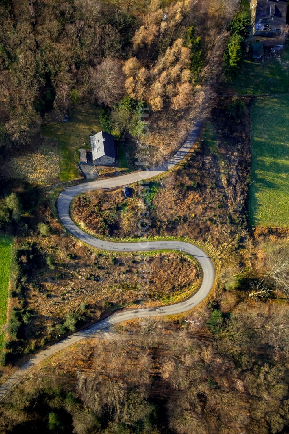 Sprockhövel from the bird's eye view: Serpentine-shaped curve of a road guide Sirrenbergstrasse in Sprockhoevel in the state North Rhine-Westphalia