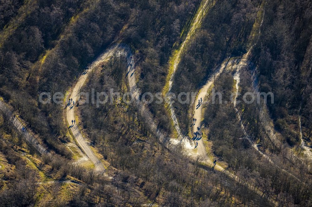 Aerial image Bottrop - Serpentine curve of a route to the heap on the Beckstrasse in Bottrop in the state of North Rhine-Westphalia, Germany