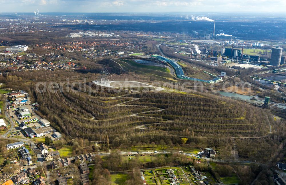 Aerial image Bottrop - Serpentine curve of a route to the heap on the Beckstrasse in Bottrop in the state of North Rhine-Westphalia, Germany