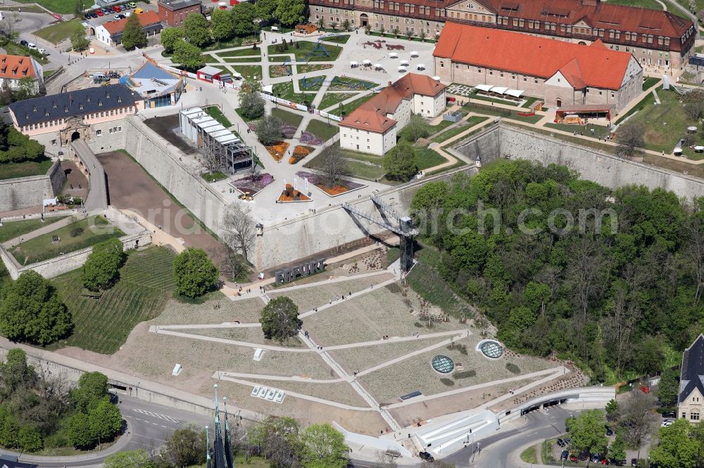 Erfurt from the bird's eye view: Serpentine-shaped curve of a road guide in the district Altstadt in Erfurt in the state Thuringia, Germany