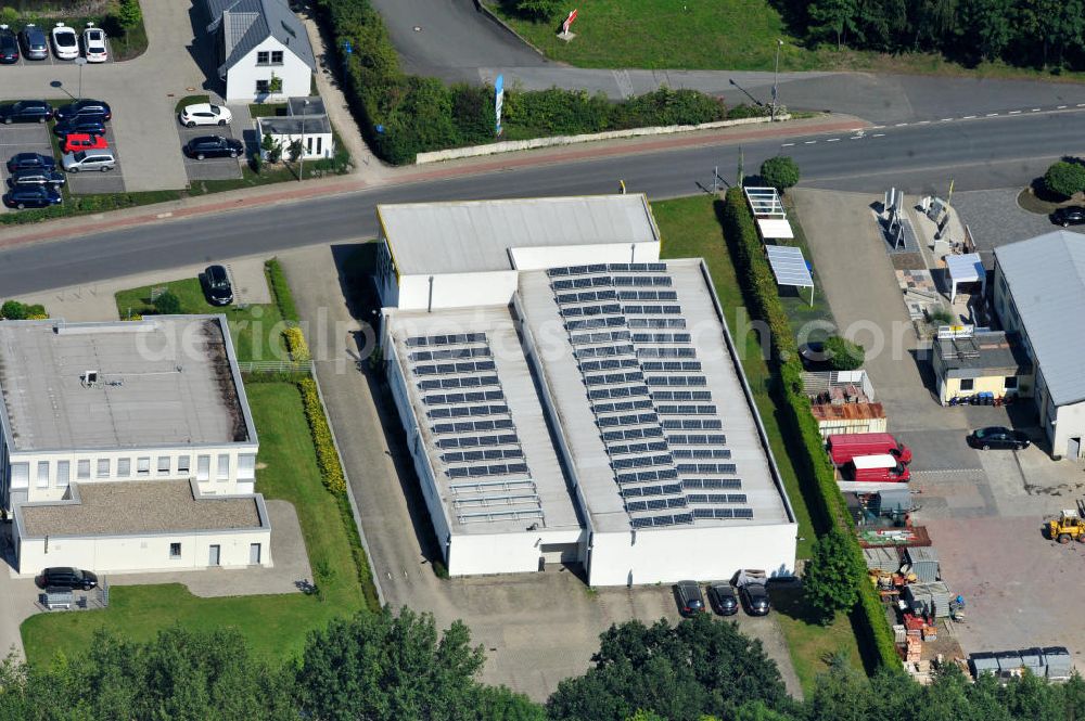 Bergkamen - Rünthe from above - Schulungsgebäude mit Schulungswerkstatt Service Training Opel in Bergkamen in Nordrhein-Westfalen / North Rhine-Westphalia. Ein Projekt der Unternehmensgruppe Markus Gerold.