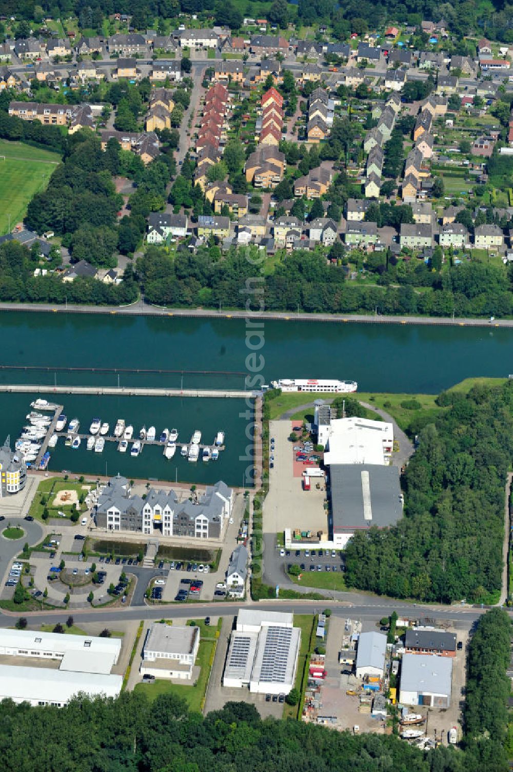 Aerial photograph Bergkamen - Rünthe - Schulungsgebäude mit Schulungswerkstatt Service Training Opel in Bergkamen in Nordrhein-Westfalen / North Rhine-Westphalia. Ein Projekt der Unternehmensgruppe Markus Gerold.