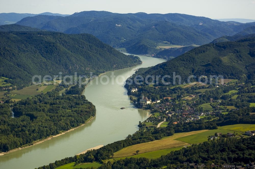 Schönbühel from the bird's eye view: Servite Schoenbuehel Castle on the Danube in Lower Austria in Austria in Schoenbuehel