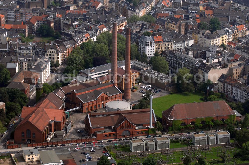 Köln from above - Blick auf das Betriebsgelände der RheinEnergie mit dem Wasserwerk Severin II und dem Heizkraftwerk Innenstadt. Der historische Teil des Gebäudekomplexes zwischen Bonner Wall, Ohmstraße und Zugweg entstand in mehreren Bauabschnitten zwischen 1890 und 1891 und 1998 und 1900.