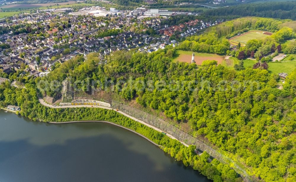 Aerial photograph Wetter (Ruhr) - Securing work for the renewal of the safety fences and construction work on the closed cycle path and hiking trail on the Harkortsee on the rock massif and mountain landscape along the Kaiserstrasse - Strandweg in Wetter (Ruhr) in the state North Rhine-Westphalia, Germany