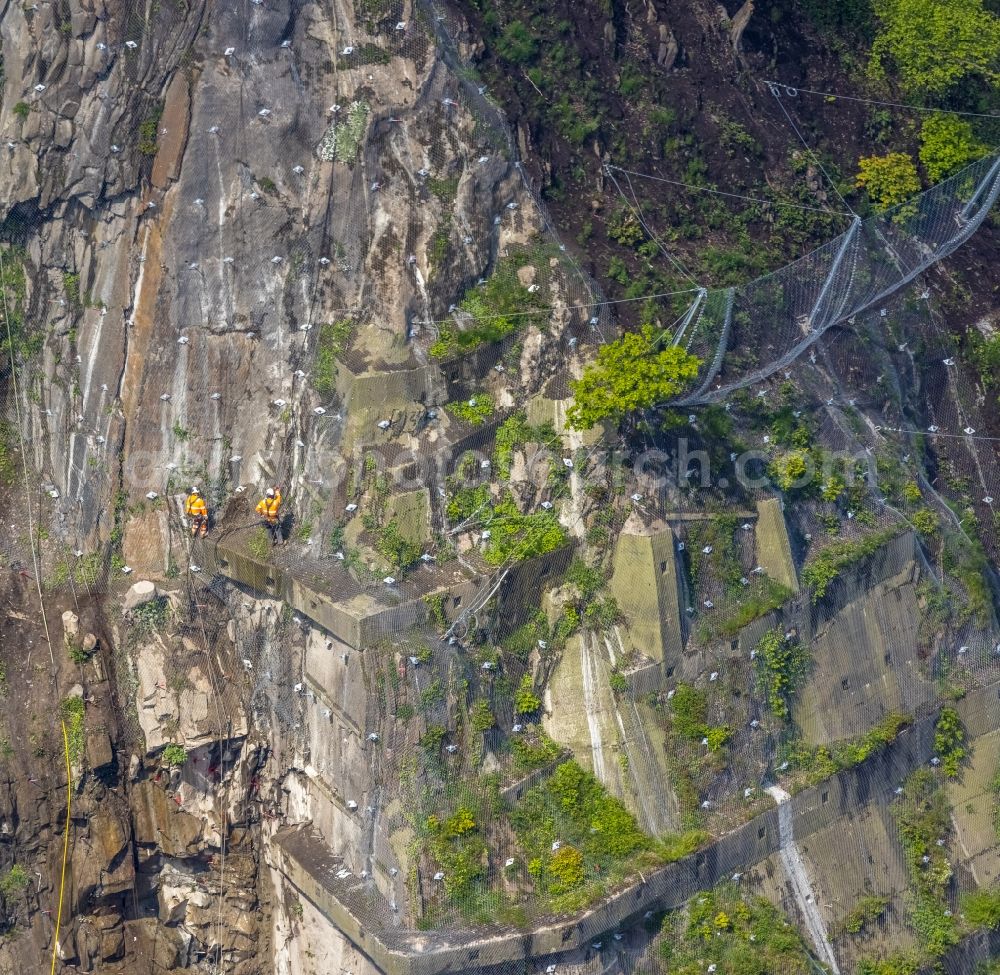 Aerial image Wetter (Ruhr) - Securing work for the renewal of the safety fences and construction work on the closed cycle path and hiking trail on the Harkortsee on the rock massif and mountain landscape along the Kaiserstrasse - Strandweg in Wetter (Ruhr) in the state North Rhine-Westphalia, Germany