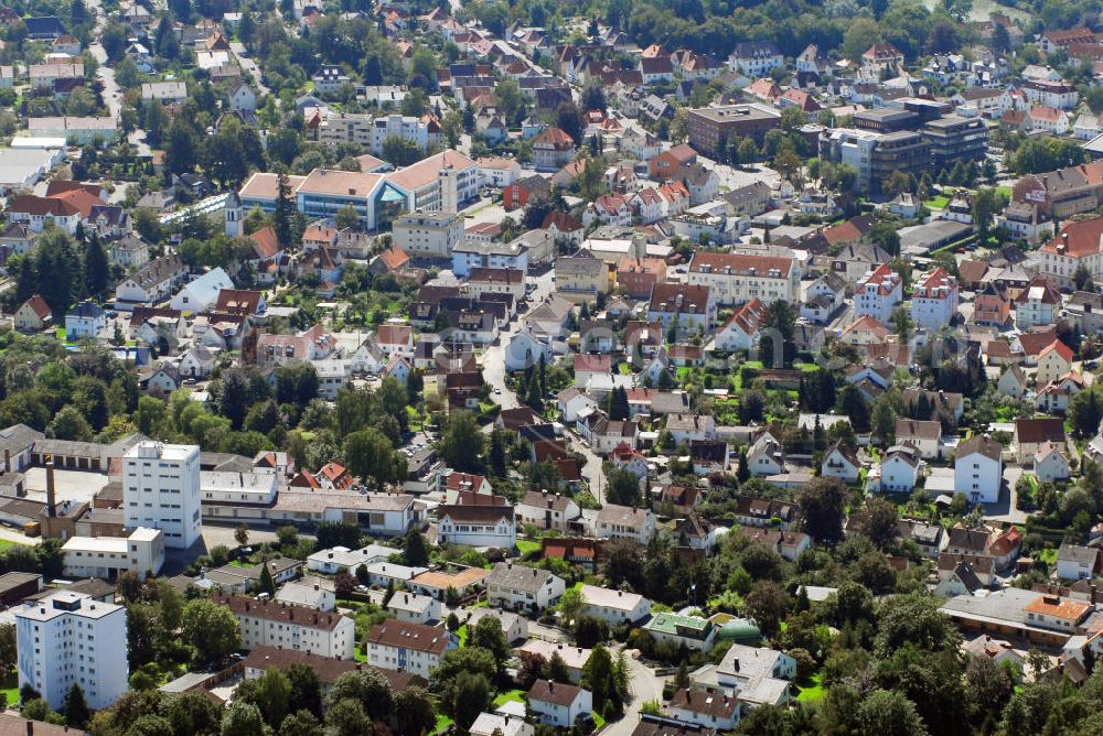 Aerial image Günzburg - Blick auf Günzburg, eine Kreisstadt im gleichnamigen schwäbischen Landkreis wo die Günz in die Donau mündet. Im Jahr 1895 ernannte Günzburg den Reichskanzler Fürst Otto von Bismarck zum Ehrenbürger der Stadt. Zu den Attraktionen zählt unter an derem die von Dominikus Zimmermann erbaute Frauenkirche (mittig im Bild). Außerdem im Bild das Kloster SS. Trinitatis Günzburg, ein ehemaliges Kloster der Piaristen (obere rechte Bildhälfte). Kontakt: Tourist Information Günzburg Leipheim, Schloßplatz 1 89312 Günzburg, Tel. +49(0)8221 20044 4, Fax +49(0)8221 20044 6, Email: tourist-information@guenzburg.de