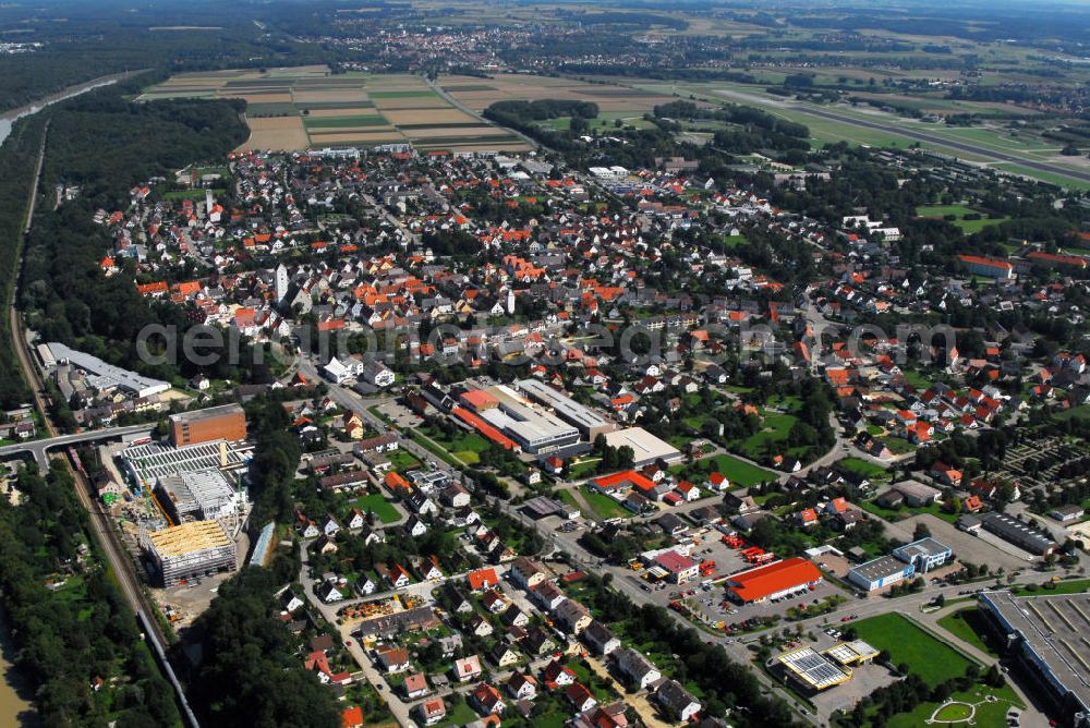 Leipheim from above - Blick auf Leipheim. Die Stadt liegt in der Donau-Iller Region am Südrand des Schwäbischen Donaumooses. Oben rechts verläuft der ehemalige Fliegerhorst. Unten links ist die Baustelle zum Ausbau des Werk 2 der Firma Wanzl zu sehen, direkt neben der Donau (linker Bildrand). Kontakt: Tourist Information Günzburg Leipheim, Schloßplatz 1 89312 Günzburg, Tel. +49(0)8221 20044 4, Fax +49(0)8221 20044 6, Email: tourist-information@guenzburg.de