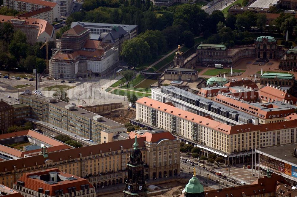 Aerial image DRESDEN - Blick auf den Zwinger und den links gelegenen Postplatz. Dem Zwinger gegenüber steht das Hotel Taschenbergpalais Kempinski Dresden. Zu erkennen ist auch die Baustelle Sophienstraße. Vorher stand dort ein Gaststättenkomplex Am Zwinger, der im Volksmund Fresswürfel genannt wurde.