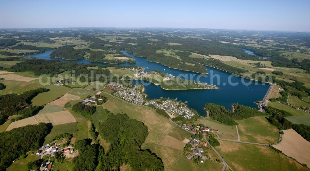 Aerial photograph Hückeswagen - Settlements on the banks of the river Wupper along the Bevertalsperre in Hueckeswagen in North Rhine-Westphalia