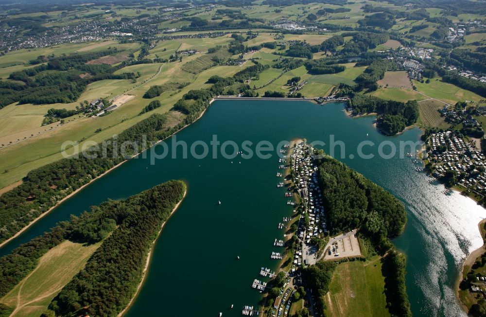 Hückeswagen from the bird's eye view: Settlements on the banks of the river Wupper along the Bevertalsperre in Hueckeswagen in North Rhine-Westphalia