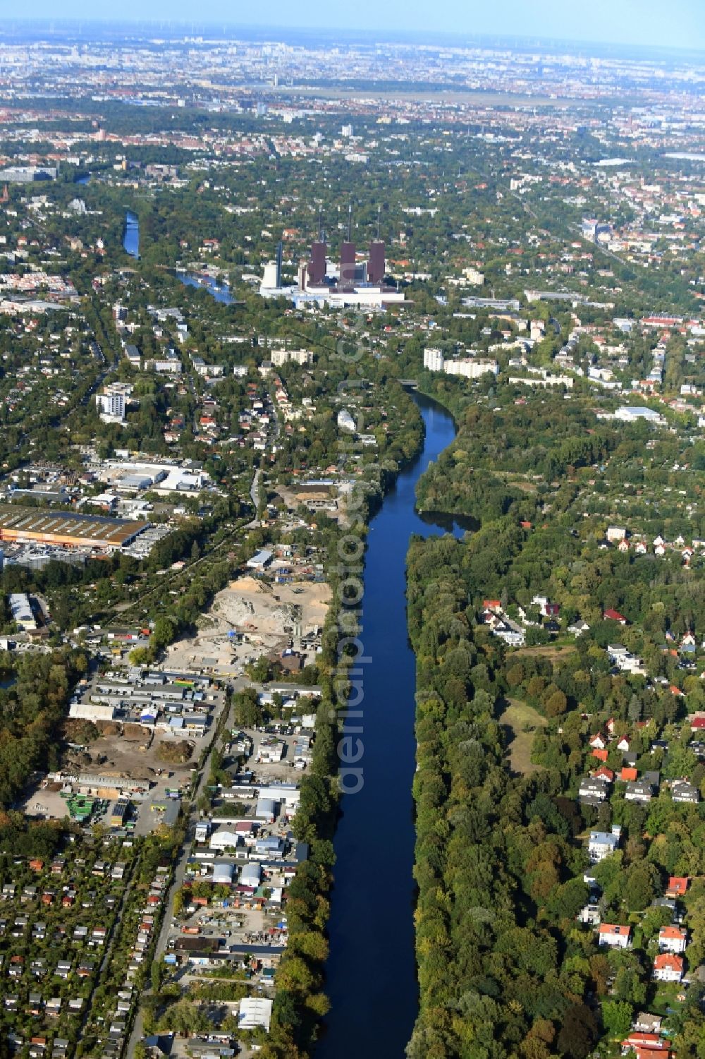 Aerial image Berlin - The district entlang of canal Teltowkanals in the district Lichterfelde in Berlin, Germany