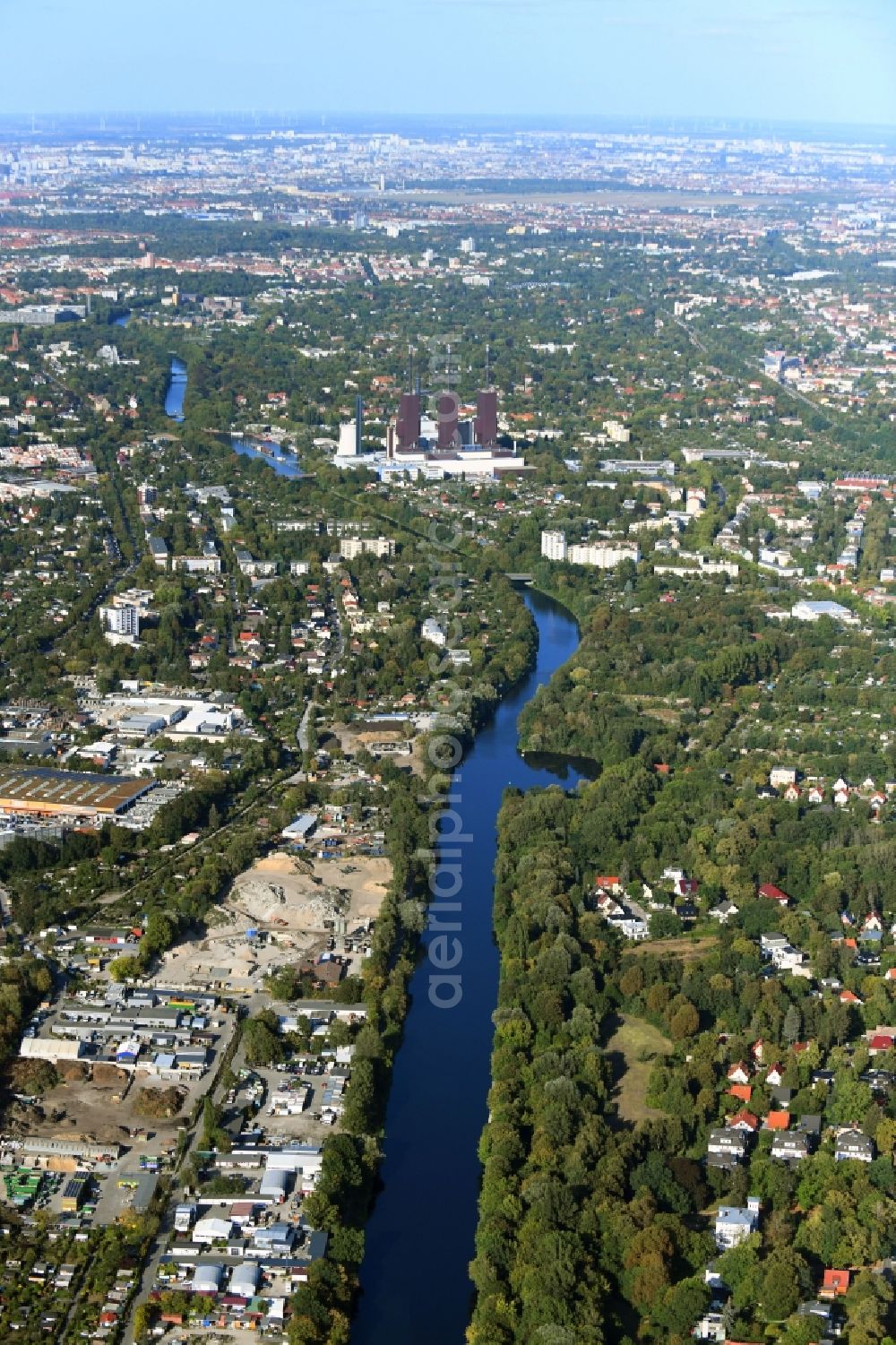 Aerial photograph Berlin - The district entlang of canal Teltowkanals in the district Lichterfelde in Berlin, Germany