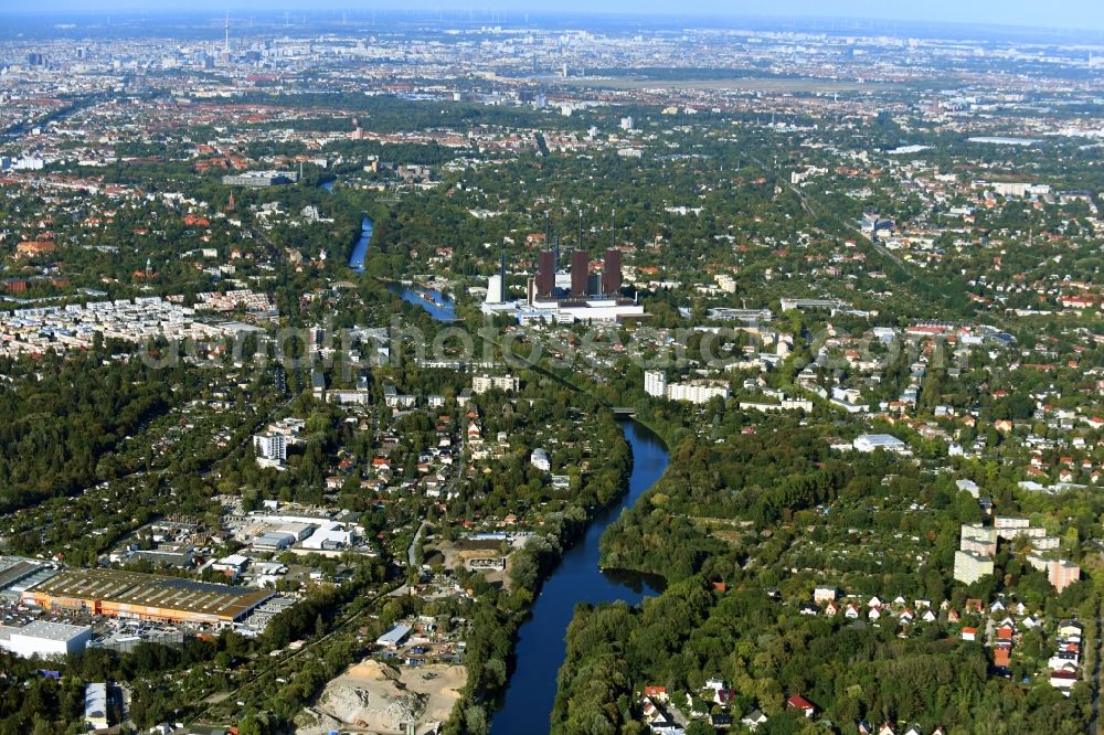 Berlin from the bird's eye view: The district entlang of canal Teltowkanals in the district Lichterfelde in Berlin, Germany