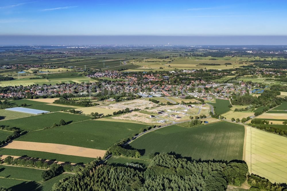 Horneburg from the bird's eye view: Town View of the streets and houses of the residential areas in Horneburg in the state Lower Saxony, Germany
