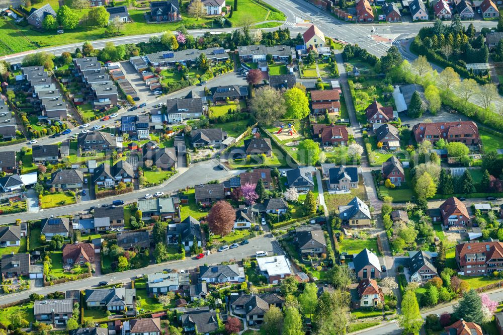 Horneburg from the bird's eye view: Town View of the streets and houses of the residential areas in Horneburg in the state Lower Saxony, Germany