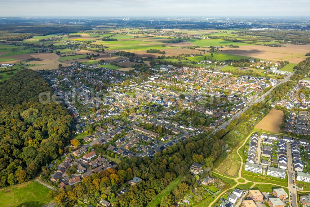 Kamp-Lintfort from the bird's eye view: the district Niersenbruch in Kamp-Lintfort at Ruhrgebiet in the state North Rhine-Westphalia, Germany